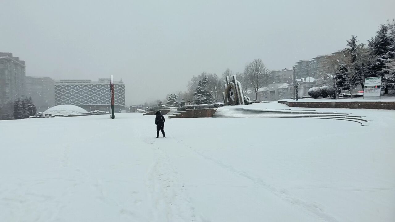 大连大雪,雪中奥林匹克广场,雪也太大了