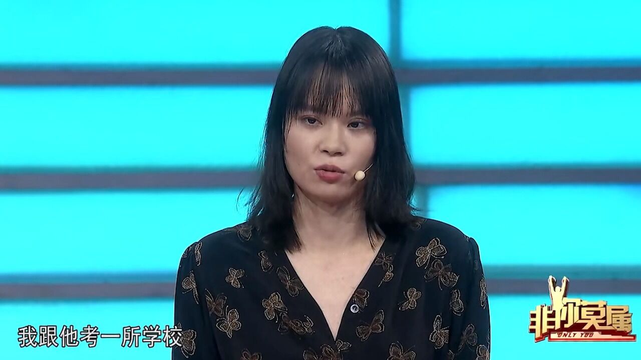 美女登台求职,穿着太随意被吐槽,企业家:穿的是睡衣吗