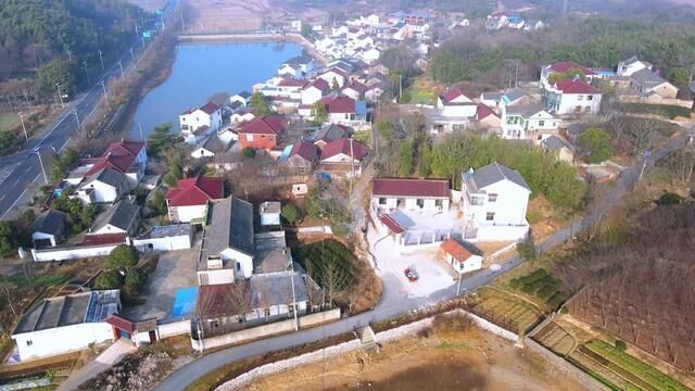 实地探访:南京偏远郊区溧水农村,白墙灰瓦,有一种江南乡村风貌#南京农村自建房 #人居环境 #航拍家乡 #旅行vlog