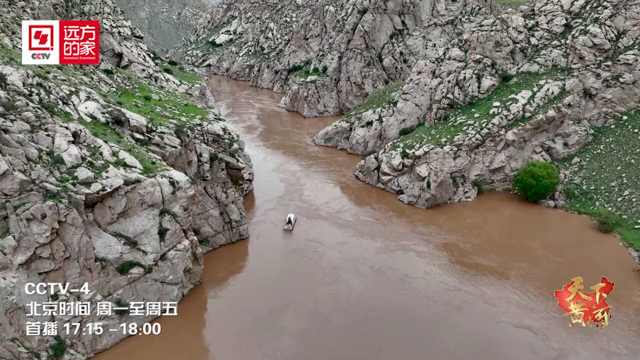 黄河流入黄土高原,这里峭壁林立,川峡相间黄河相伴,古渡水车唤起童年的美好回忆乌金峡下,双合村里