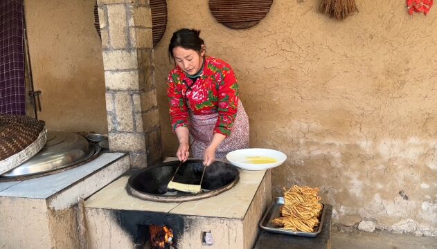 北方百吃不厌的油炸撒子,咬一口香酥掉渣,满满儿时的味道