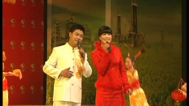 《欢欢喜喜过大年》 词 张爱东 曲 刘清脆 演 唱 杨金玲 景艳海