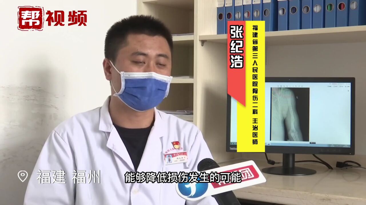 年轻男子掰手腕后竟然手臂骨折