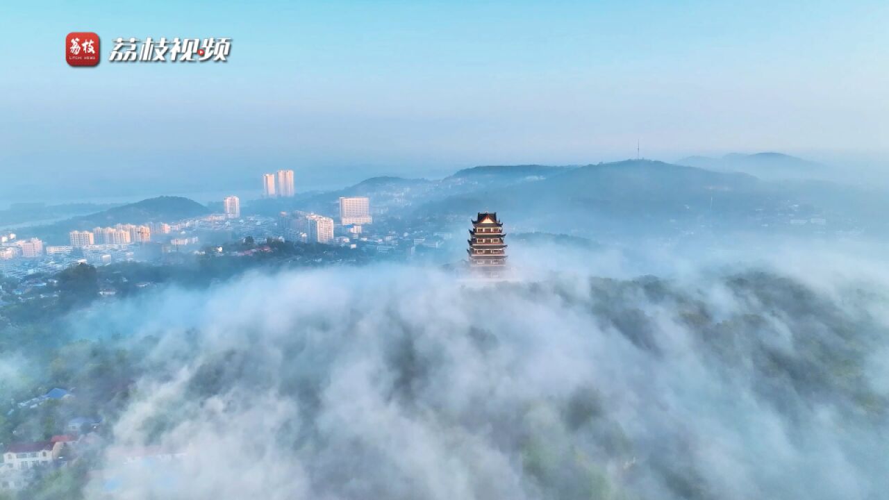 似在云端!晨雾笼罩盱眙都梁阁如海市蜃楼