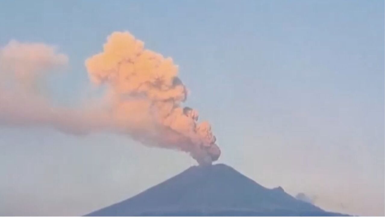 墨西哥一火山活跃多日,附近两机场暂停运营