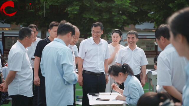 文墨育人 永驻芳香——驻马店市驿城区“书法家进校园”活动走进市第一小学