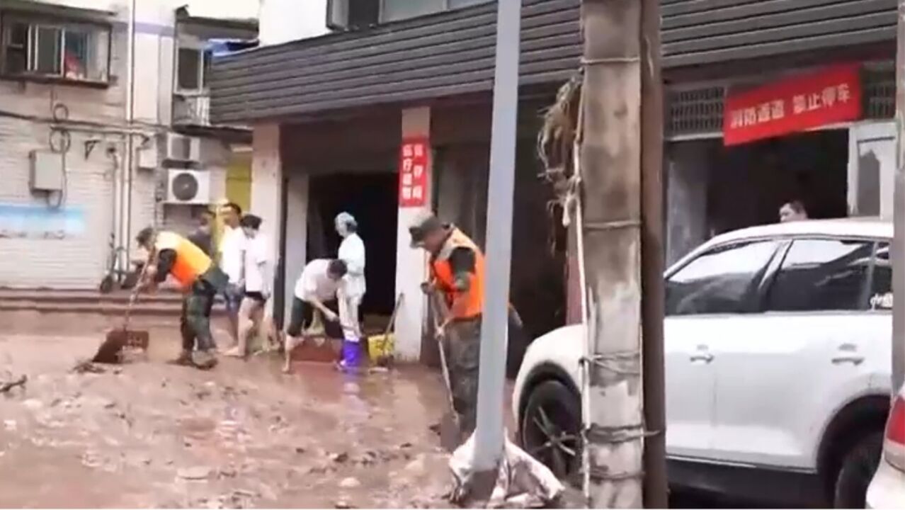 强降雨致五桥街道被淹没,紧急救援