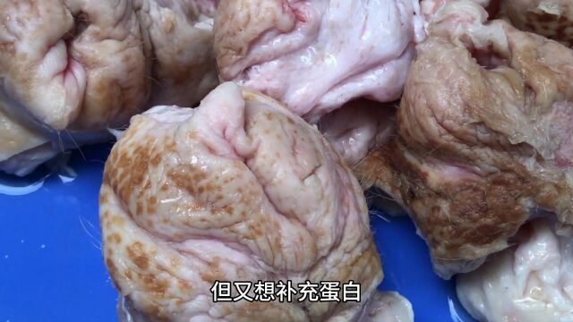 大家很难想象的到这种肉草莓的出处,不仅肥美又饱满多汁