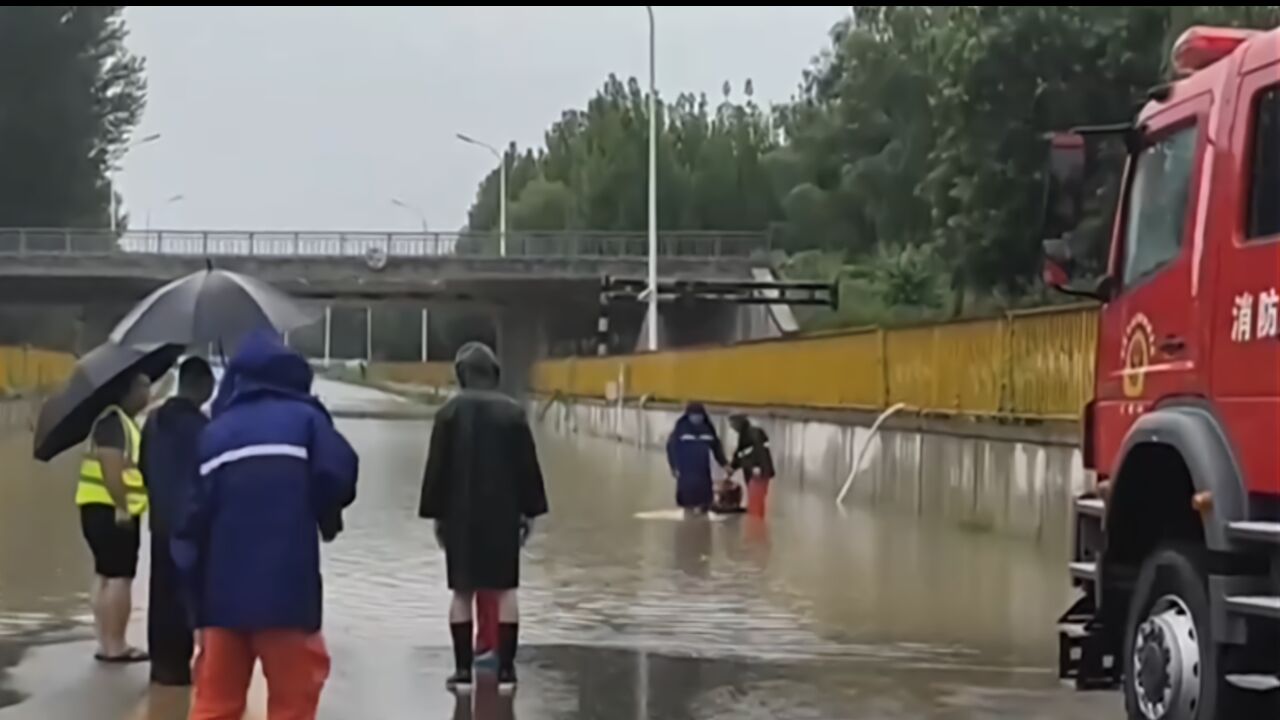 北京全部河道均在行洪,请市民避开灯杆、电线杆、变压器