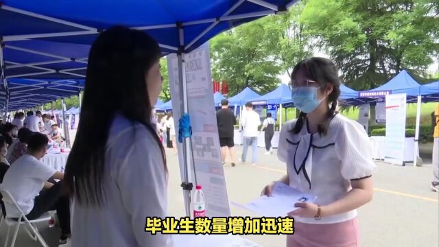 什么原因导致大学生就业难?