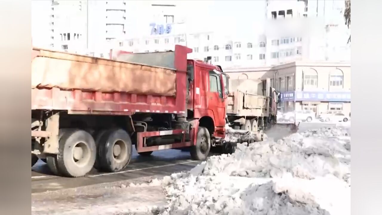 黑龙江:多地遭遇降雪天气,各部门积极应对