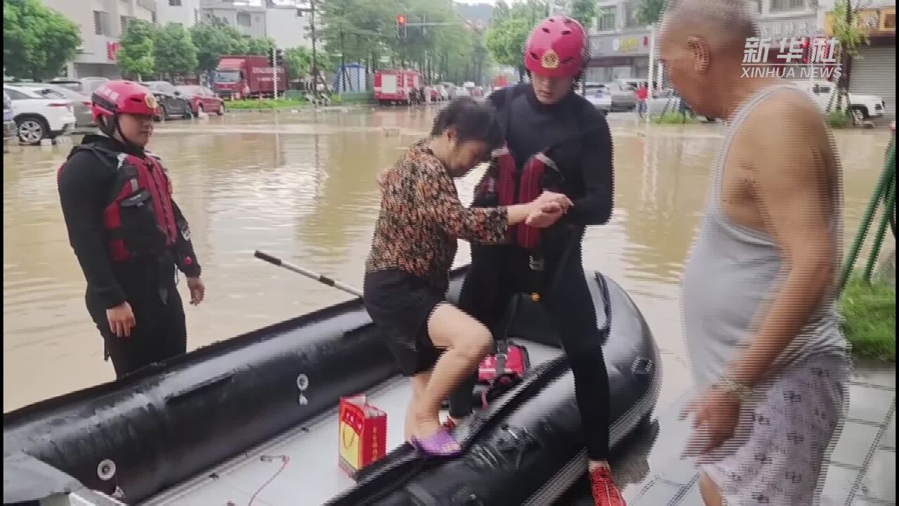 台风“海葵”登陆一线直击