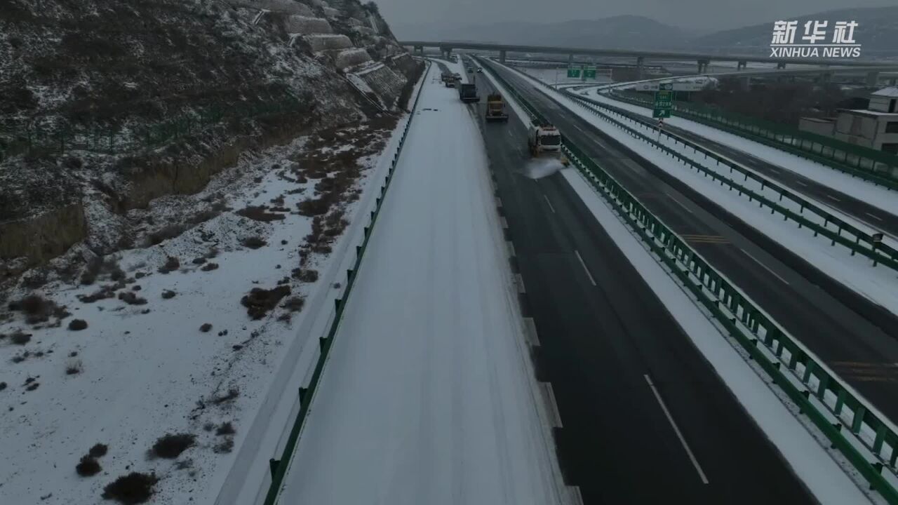 甘肃:除雪保畅护航春运