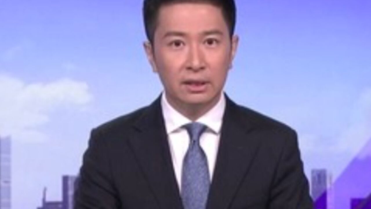 河南鹤壁:男子突发疾病,警民合力施救