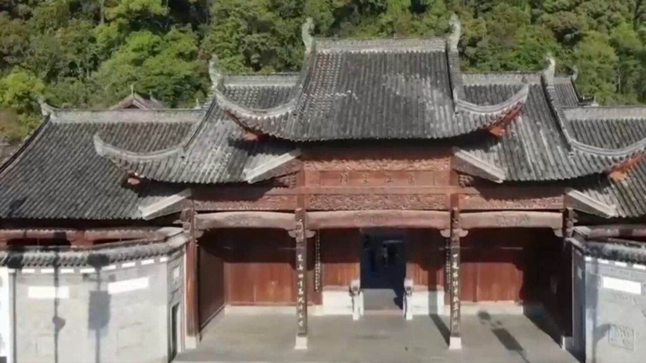 萧江宗祠始建于明朝万历年间,历史十分悠久,被誉为婺源古代四大古建之首