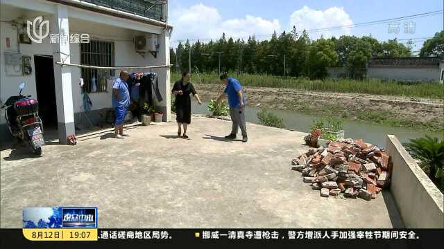 河道整治打木桩 房屋墙面受影响