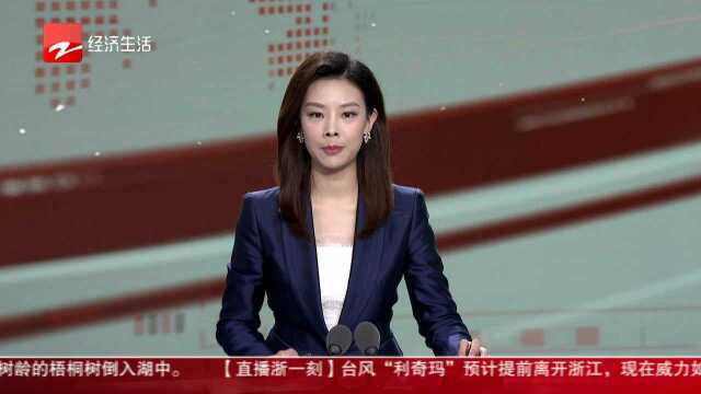 玉环:台风掀起巨浪 房东为租客钉好窗板再离开