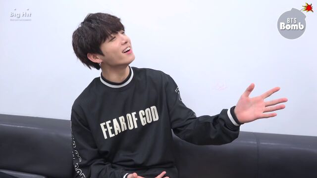 [BANGTAN BOMB] V&Jungkook Singing at standby time  BTS (防弹少年团)