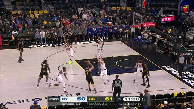 勇士招牌传切配合！库里空位三分一发入魂