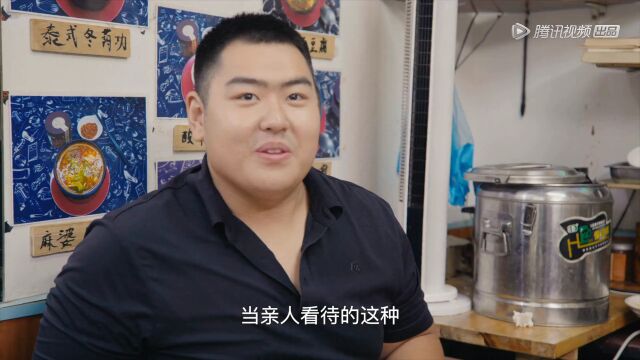 河北的猪杂汤店,新鲜猪杂配猪头老汤,一天狂卖500碗