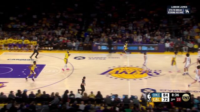 詹姆斯三分连珠炮炸穿球网 距离破纪录仅剩个位数