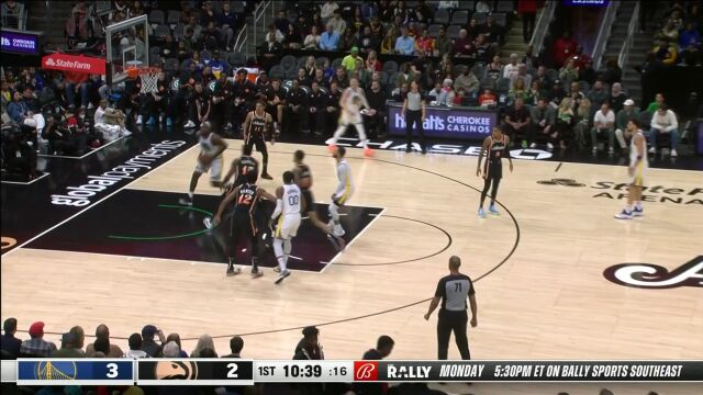 库里击地妙传瞒天过海 卢尼篮下接球顺势轰炸篮筐