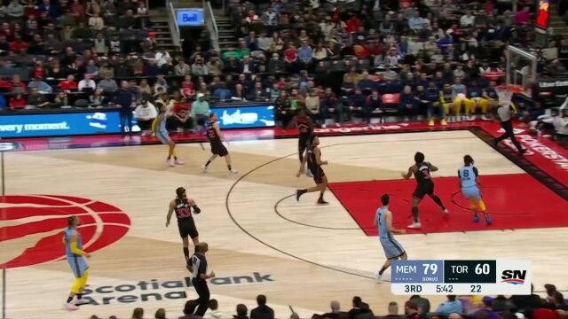 千里之外上演华丽配合 莫兰特彩虹长传连线助飞威廉姆斯