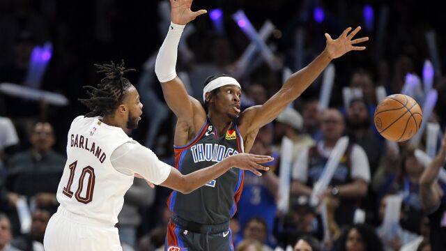 骑士100-112雷霆 亚历山大砍35分率队主场击败骑士