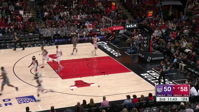 精妙配合！赫尔特精准助攻福克斯单手炸筐