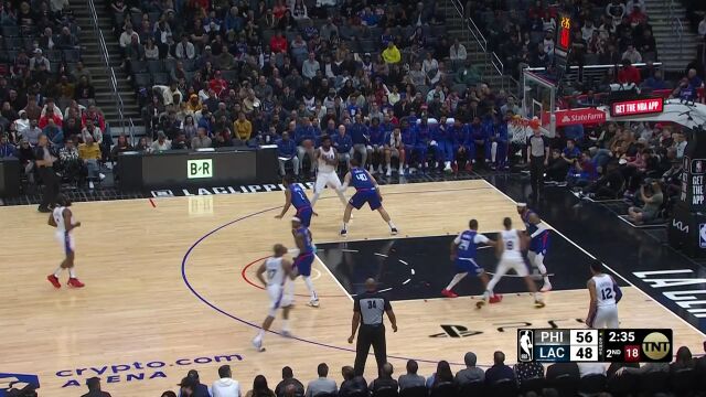 鲍威尔抢断恩比德 大帝将功补过送出大火锅