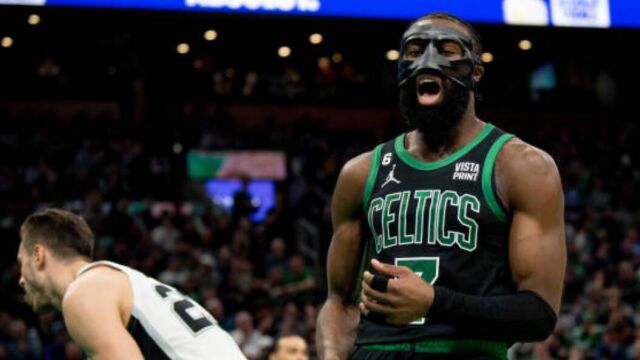 马刺vs凯尔特人精华回放 杰伦-布朗刷队多点开花三节定胜负