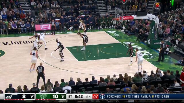 霍乐迪彩虹长传惊艳全场 波蒂斯一马当先快攻暴扣