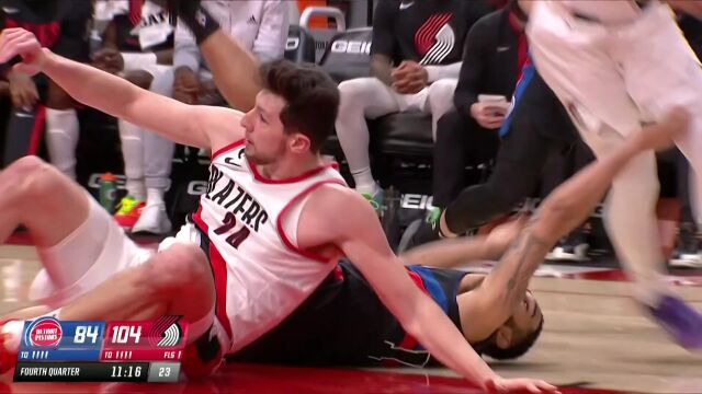 万花丛中过！西蒙斯蛇皮走位干拔跳投打成2+1