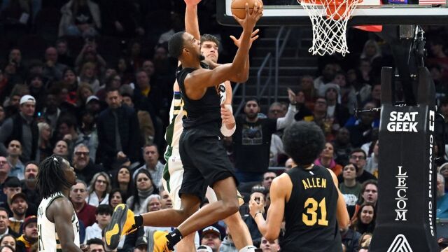 NBA·骑士114-102轻取雄鹿