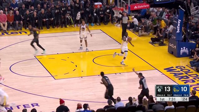 欧文熟悉的45度角迎射库里 再连续自投自抢打成三次进攻