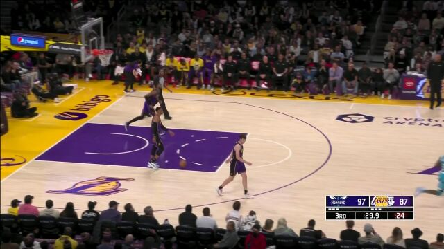 晃得你找不着北！罗齐尔三分线急停拜佛突破上篮