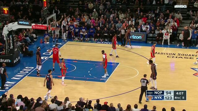 手感丝般柔滑 兰德尔极致后仰把球扔进