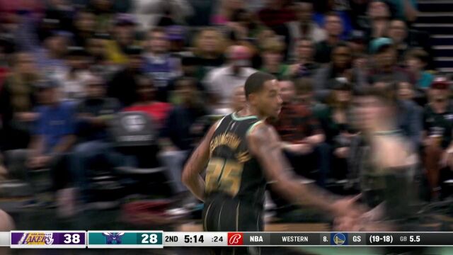 不甘示弱！贝弗利对飙华盛顿外线三分有来有往