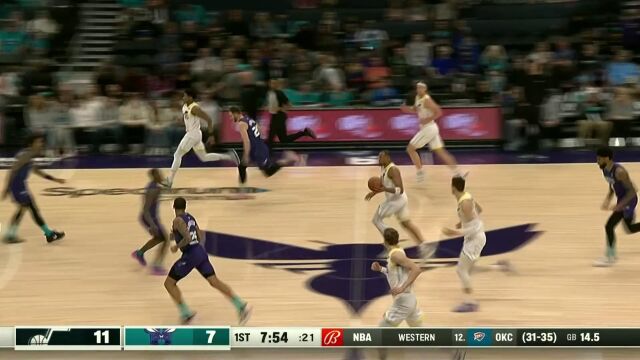 重型大炮芬兰制造！马尔卡宁接球就投三分穿针