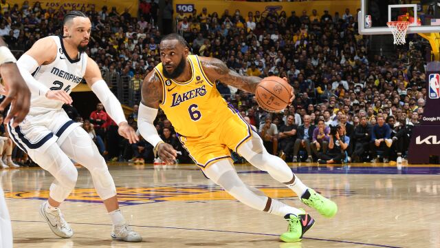 詹姆斯vs灰熊集锦 全场22+20+7致胜上篮屡中关键球