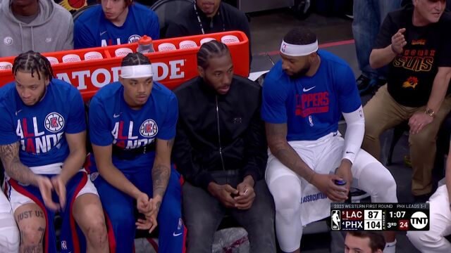 球队陷入相当危险的境地！ 小卡和乔治神色凝重不知所措