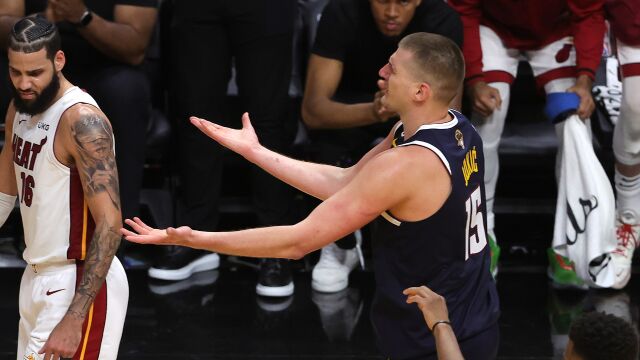 局势可能因此改变 约老师卡位犯规五犯下场休息