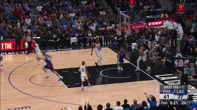 同样无解！威少三分线开镜瞄准正中靶心