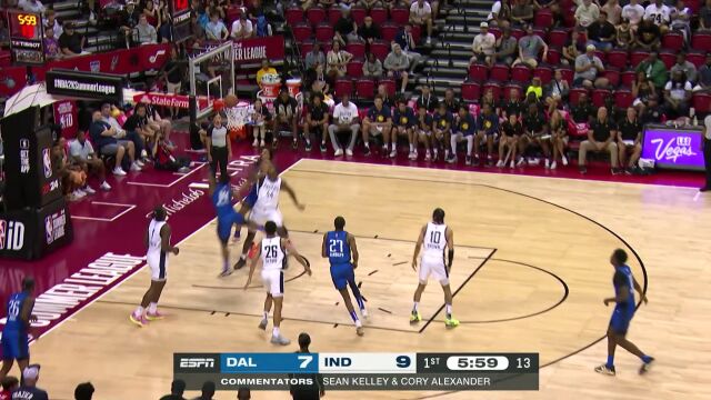 篮下一片开阔地 普罗斯珀杀入内线双臂砸扣