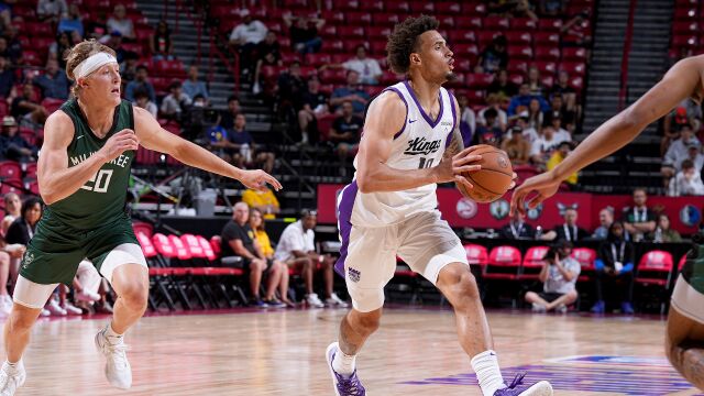 雄鹿84-92国王 国王全民皆兵六人得分上双轻取雄鹿