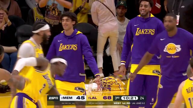 暴风骤雨席卷灰熊 湖人超神发挥现场下起三分雨