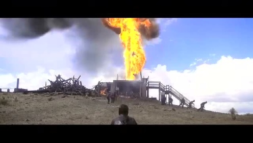 《血色将至》“丹铁人”的油井井喷致使儿子受伤 燃起大火