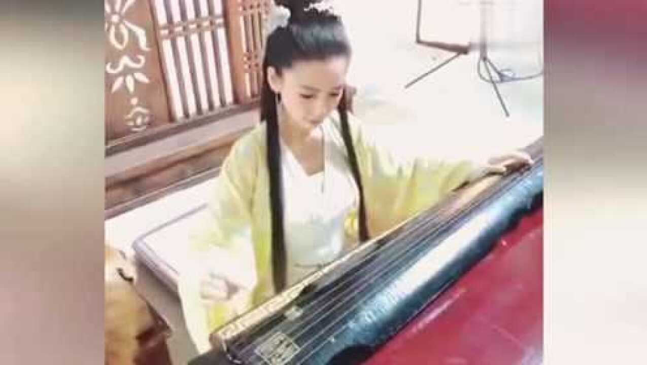 实拍angelababy在片场苦练弹琴