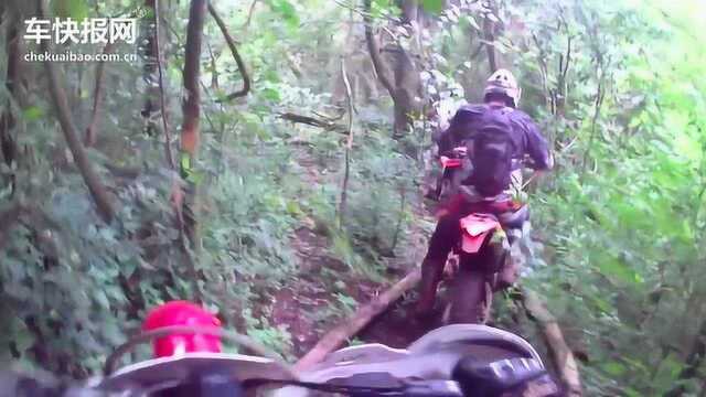 炎热的夏天兄弟二人骑行丛林穿越本田 CRF 250X KTM 300 EXC