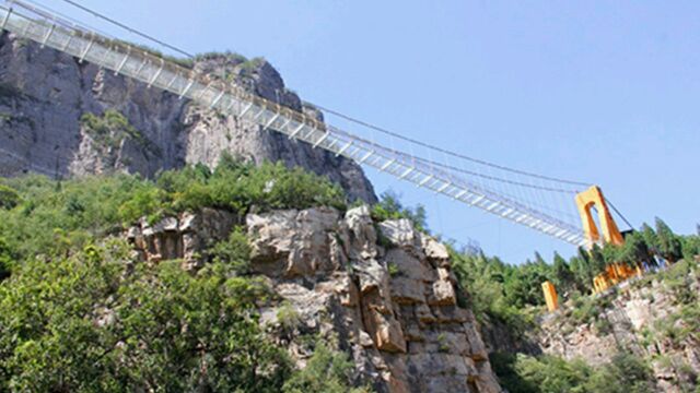 旅游|体验豫北太行山首座玻璃悬空桥